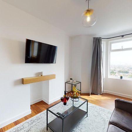 Studio Apartment With 65" Smart Tv Newport  Dış mekan fotoğraf
