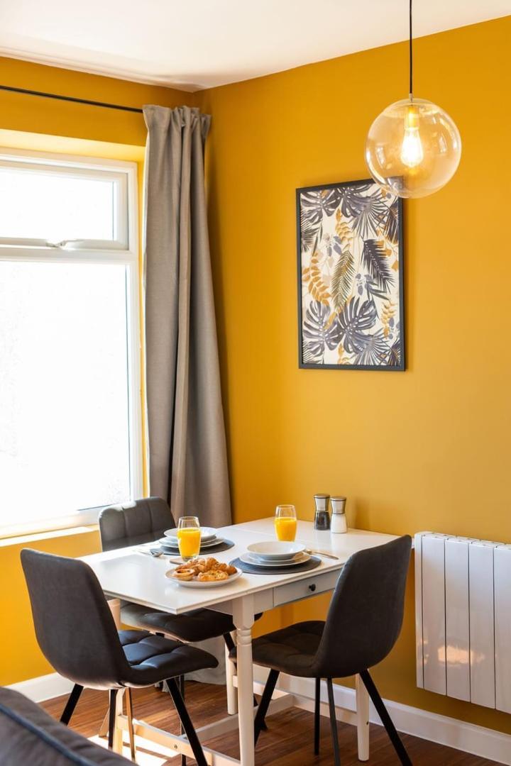 Studio Apartment With 65" Smart Tv Newport  Dış mekan fotoğraf