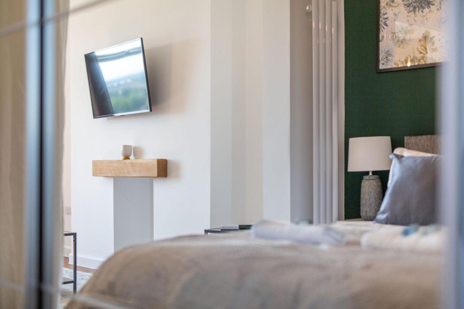Studio Apartment With 65" Smart Tv Newport  Dış mekan fotoğraf