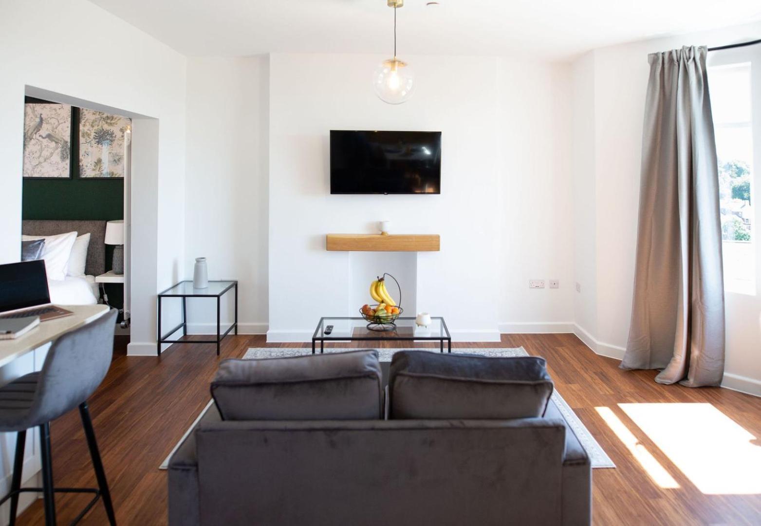 Studio Apartment With 65" Smart Tv Newport  Dış mekan fotoğraf
