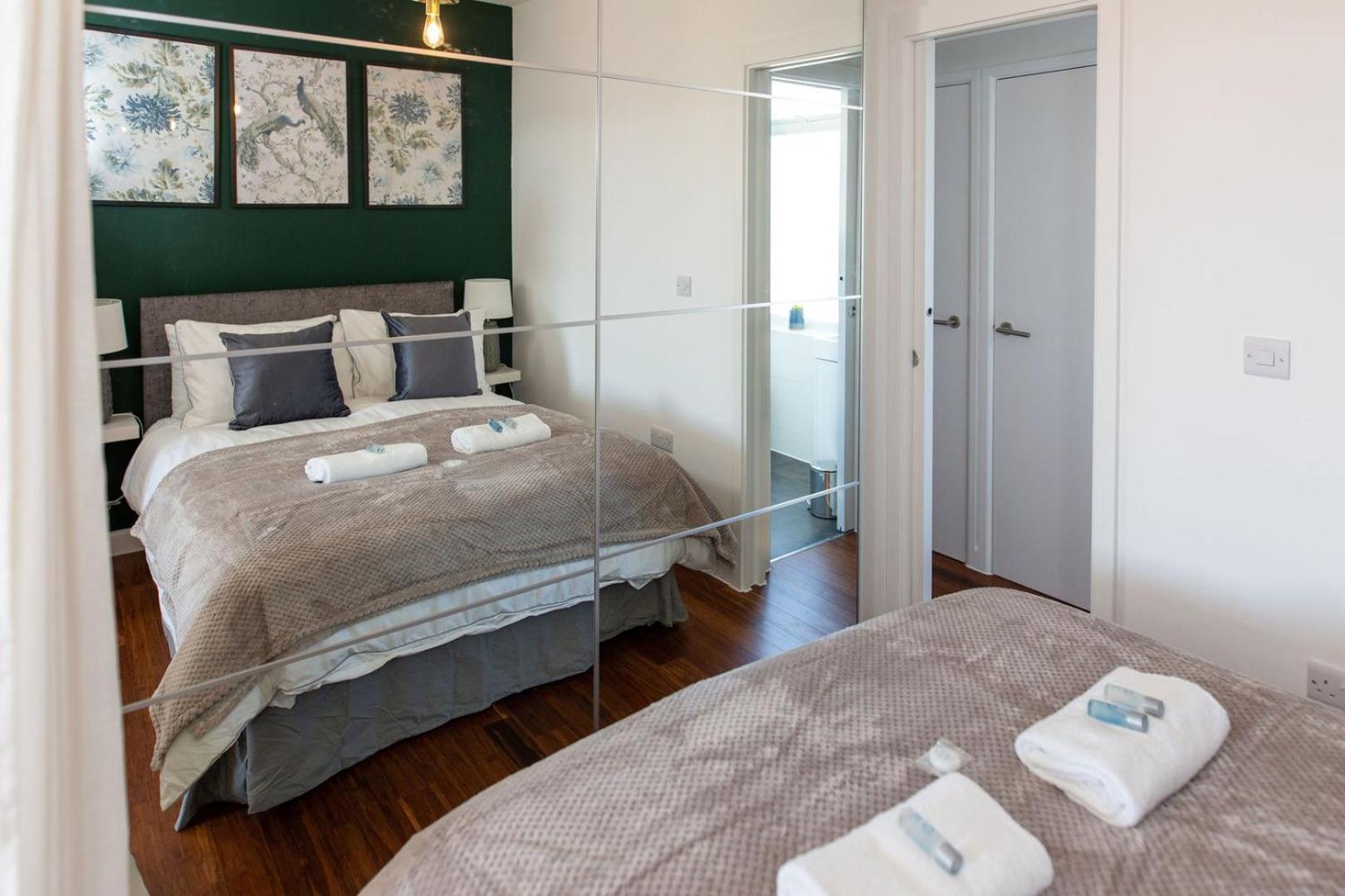 Studio Apartment With 65" Smart Tv Newport  Dış mekan fotoğraf