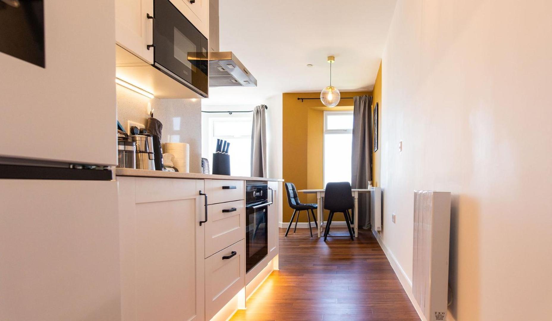 Studio Apartment With 65" Smart Tv Newport  Dış mekan fotoğraf